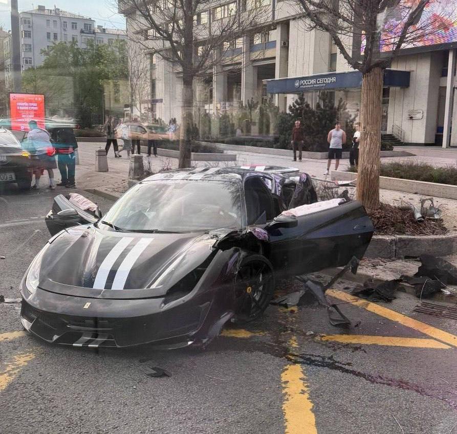 Российский артист Navai попал в ДТП на Ferrari за 35лмн. в Москве